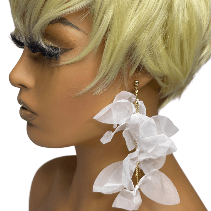 The SmartAss Look Petal Earrings *White*